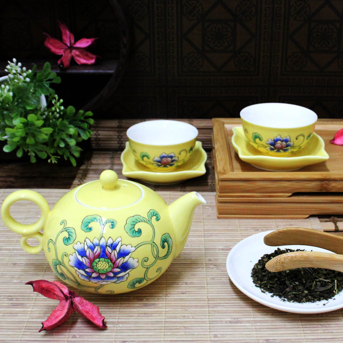 故宮精品網路商城- 手繪黃地番蓮茶組