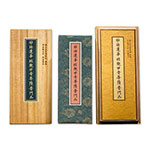 Product info: 《妙法蓮華經觀世音菩薩普門品》附《心經》-明宣德七年泥金寫本 (縮小經摺裝) (8.4X26.6公分)