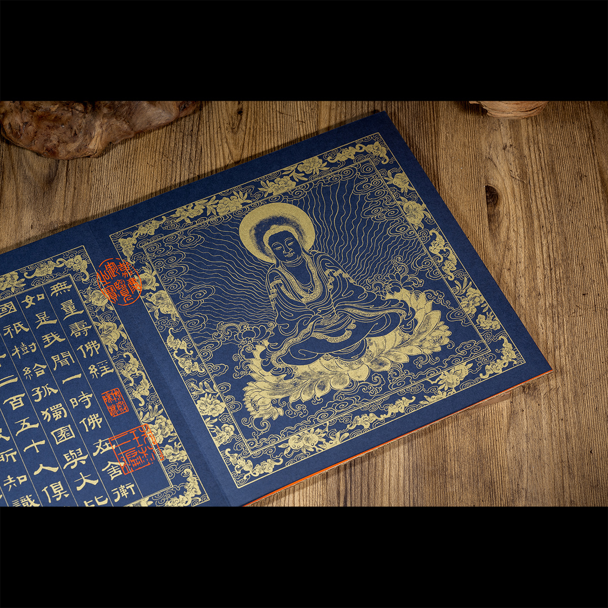 故宮精品網路商城- 《清阮元書無量壽佛經》 (梧桐木盒裝)