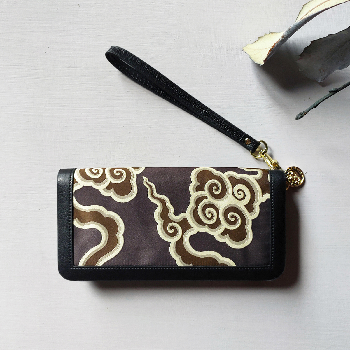 故宮精品網路商城- 【龍藏萬福】刺繡長夾（黑）