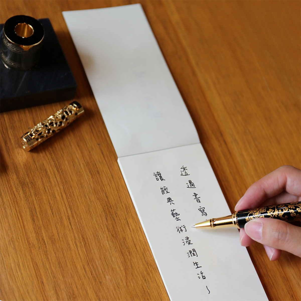 故宮精品網路商城- 金番花鋼珠筆禮盒（黑金）