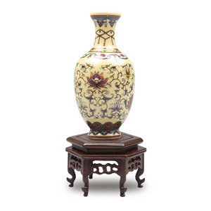 故宮精品網路商城- 迷你瓷器-故宮百品番花觀音瓶