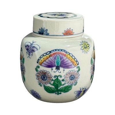 Product info: 團蝶紋茶葉罐
