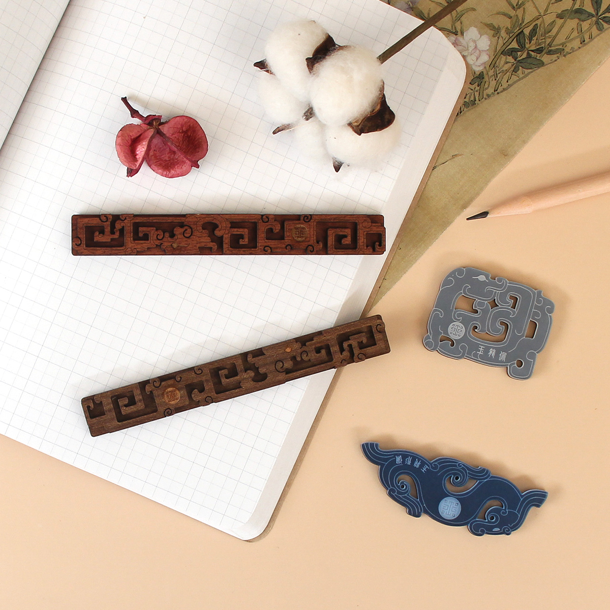 故宮精品網路商城- 螭龍紋造型磁鐵(紅木)