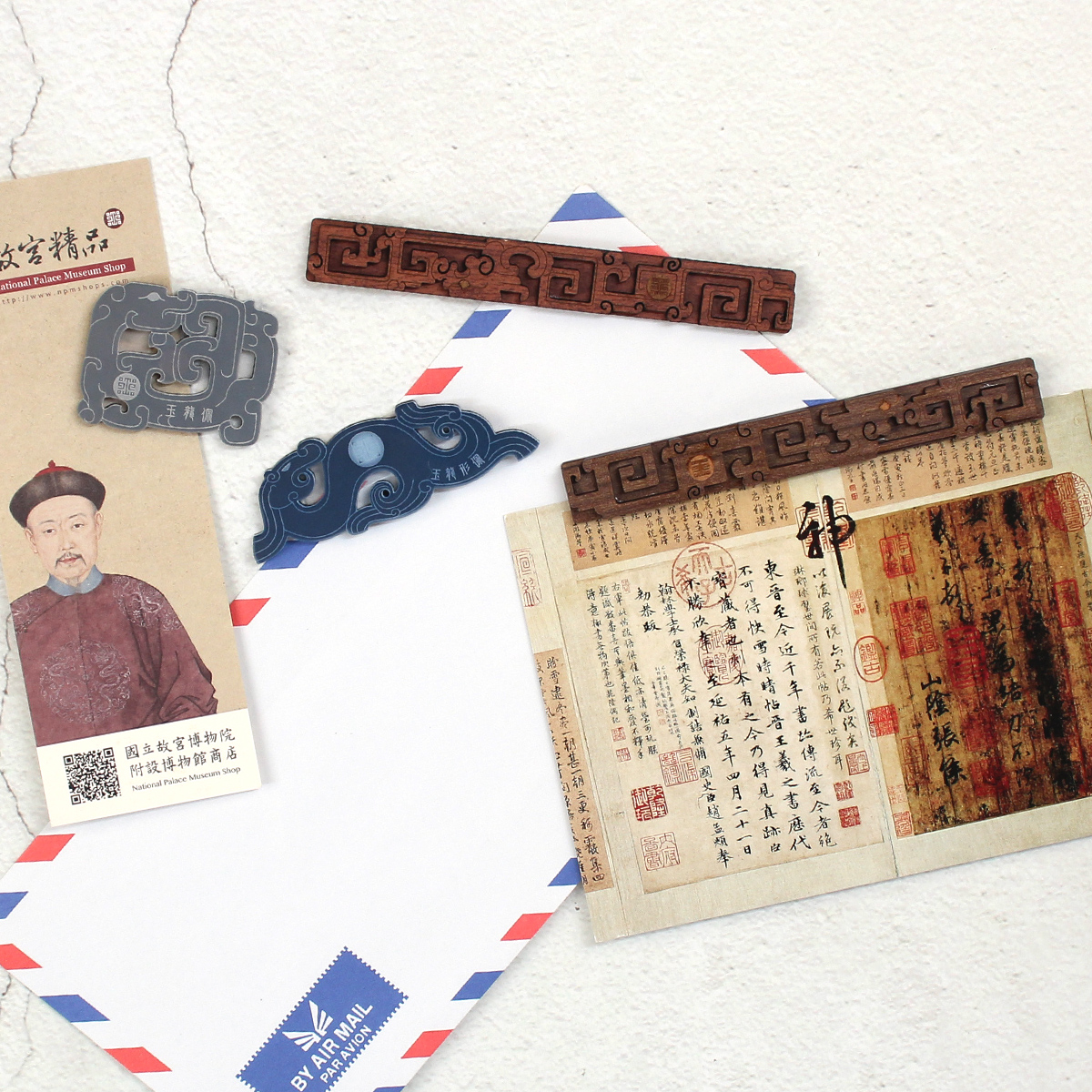 故宮精品網路商城- 螭龍紋造型磁鐵(紅木)