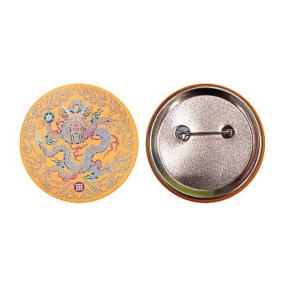 Product info: 明黃地團龍馬口鐵胸章