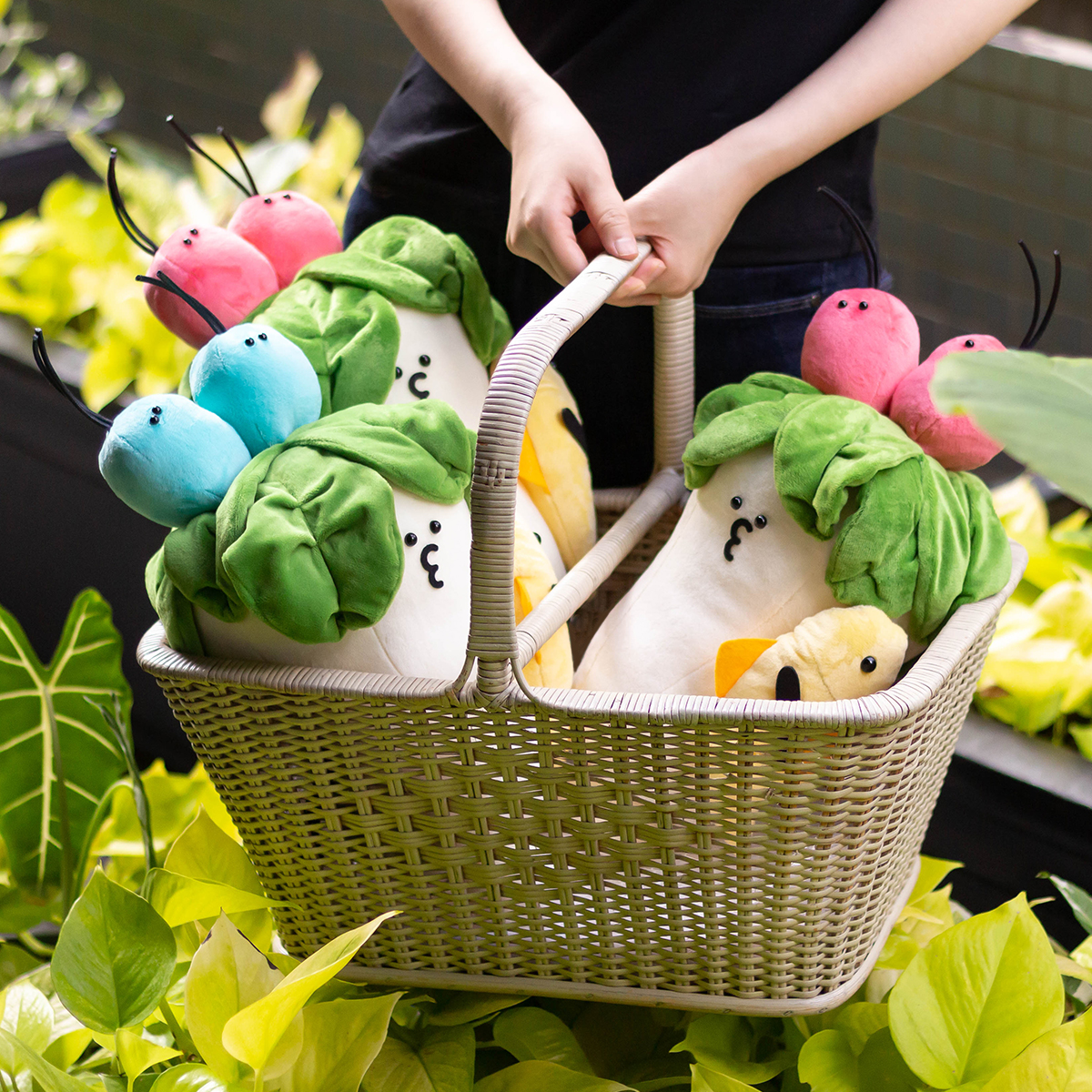 故宮精品網路商城- 百財有餘—手工翠玉白菜娃娃翠白白粉紅