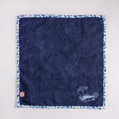 Product info: 蓮塘魚藻方巾(暗夜藍)