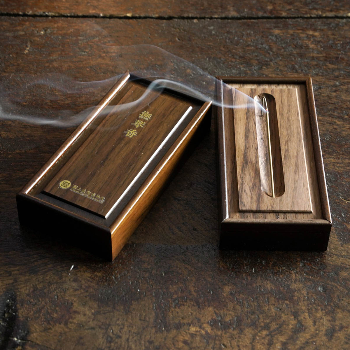 chikatok　中国　玉石岫玉彫刻雙耳活環塔香炉唐木台付　V　5080A 中国 玉石彫刻 雙耳活環 龍鈕蓋爐 塔香炉 唐木台付