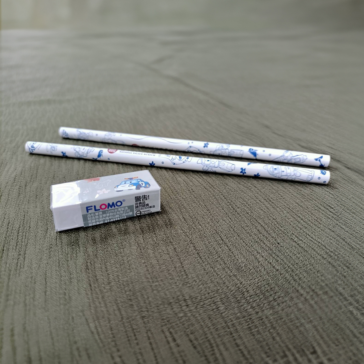 故宮精品網路商城- 灰陶加彩仕女俑A4筆記本組合包鉛筆及橡皮擦 故宮精品網路商城- 灰陶加彩仕女俑A4筆記本組合包鉛筆及橡皮擦