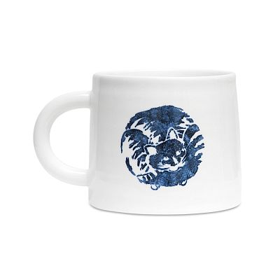 Product info: 沈周貓青花山形杯