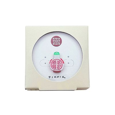 Product info: 篆字鼻煙壺別針