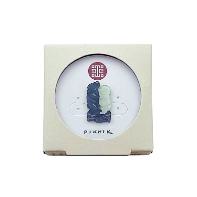 Product info: 玉人與熊別針